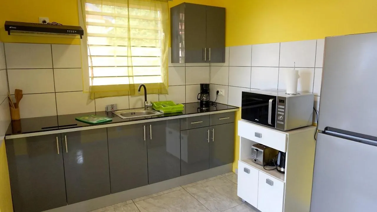 Appartement Charmant A Deshaies Piscine Partagee 46 M²